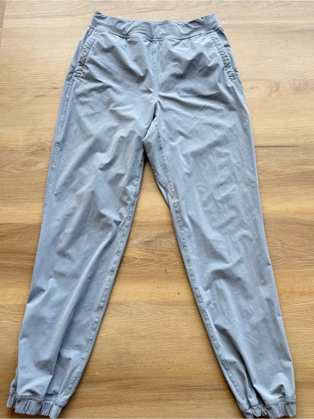lululemon athletica Light Gray Track Joggers SZ6 logo slides pockets Sportwear